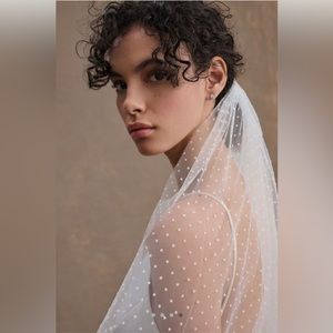 Swiss Dot Fingertip Length Ivory Veil - 40” Long - NWOT